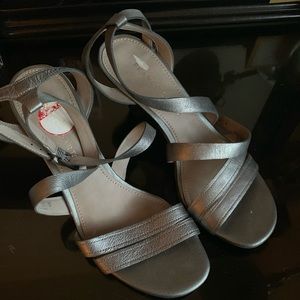 Franco Sarto Gray/Pewter Leather Strap Sandals(6)